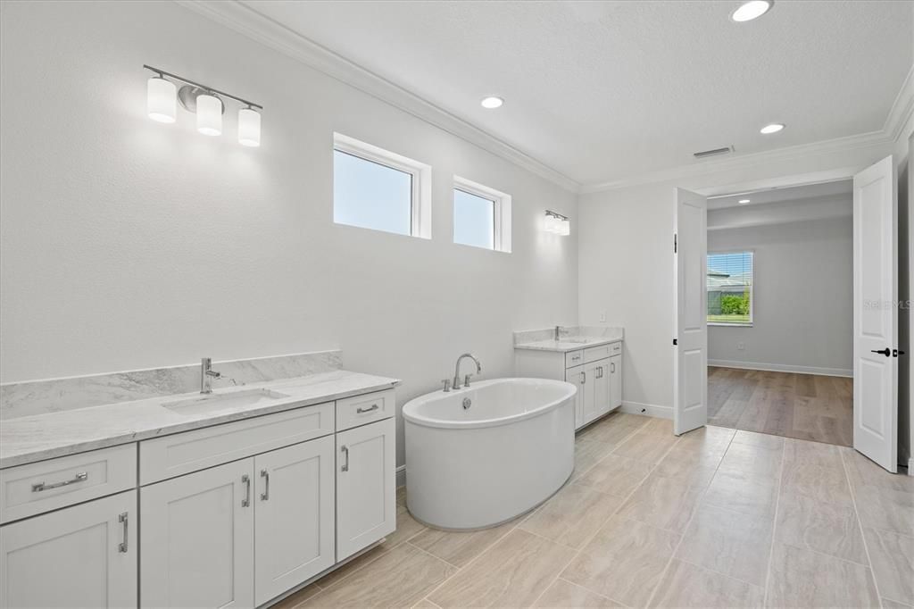 En Venta: $1,099,900 (5 camas, 4 baños, 3759 Pies cuadrados)