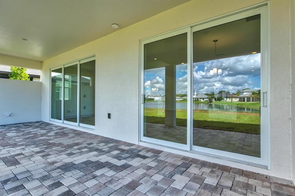 En Venta: $1,099,900 (5 camas, 4 baños, 3759 Pies cuadrados)