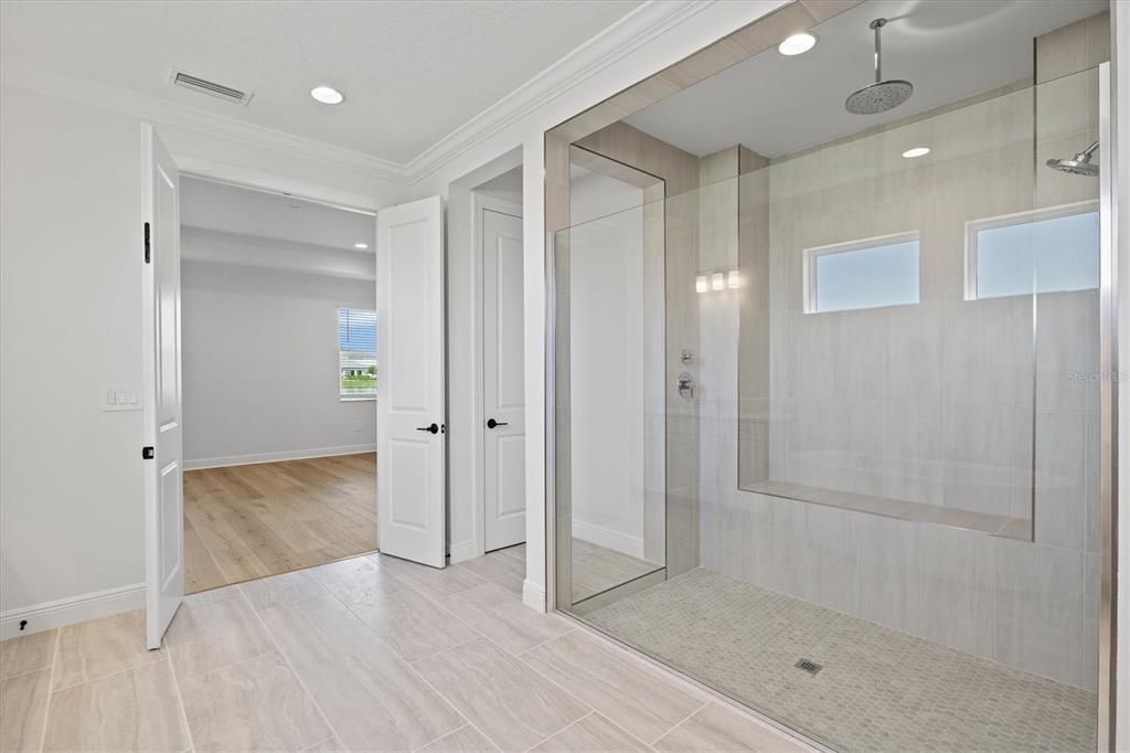 En Venta: $1,099,900 (5 camas, 4 baños, 3759 Pies cuadrados)