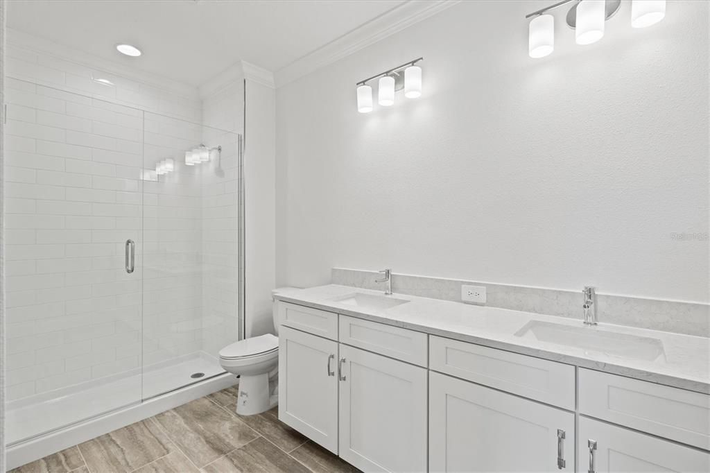 En Venta: $1,099,900 (5 camas, 4 baños, 3759 Pies cuadrados)