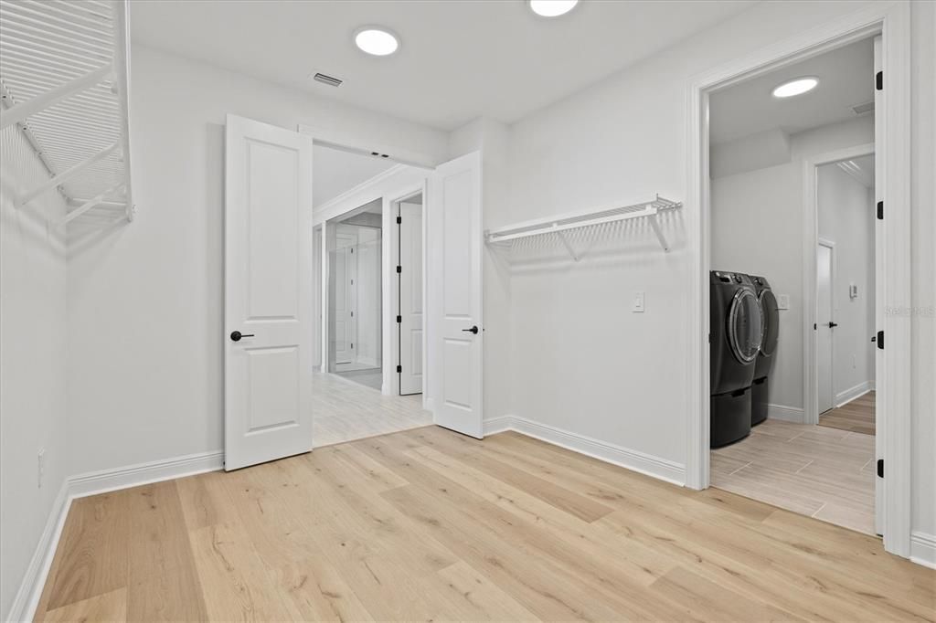 En Venta: $1,099,900 (5 camas, 4 baños, 3759 Pies cuadrados)