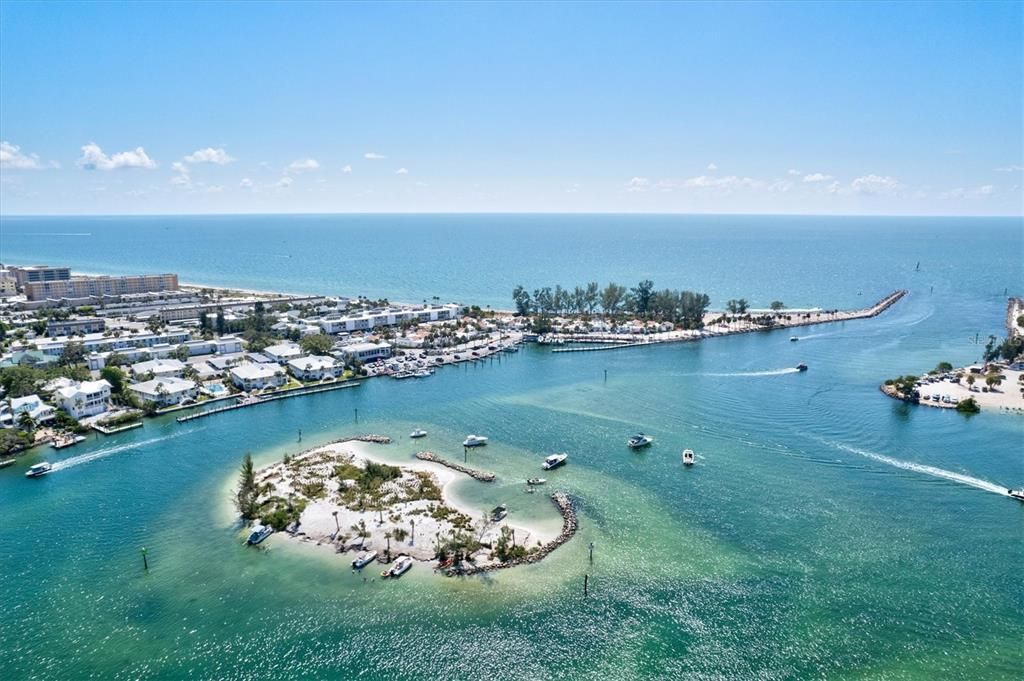 En Venta: $1,099,900 (5 camas, 4 baños, 3759 Pies cuadrados)