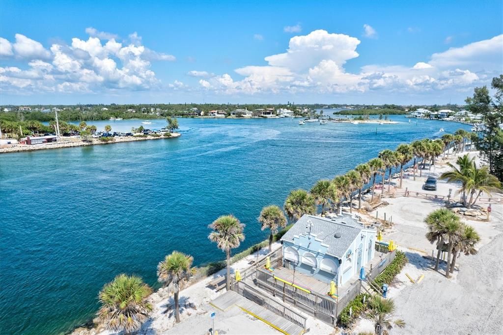 En Venta: $1,099,900 (5 camas, 4 baños, 3759 Pies cuadrados)