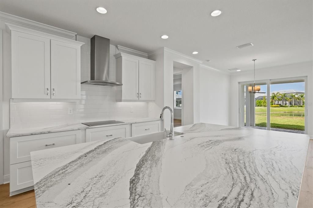 En Venta: $1,099,900 (5 camas, 4 baños, 3759 Pies cuadrados)