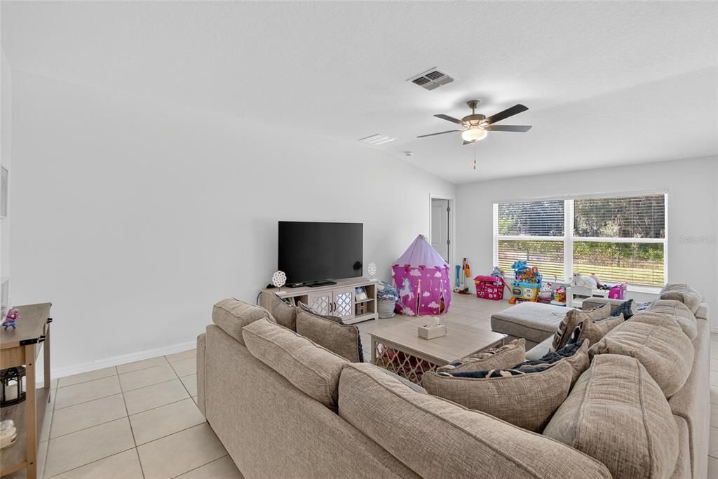 For Sale: $324,500 (4 beds, 2 baths, 1918 Square Feet)