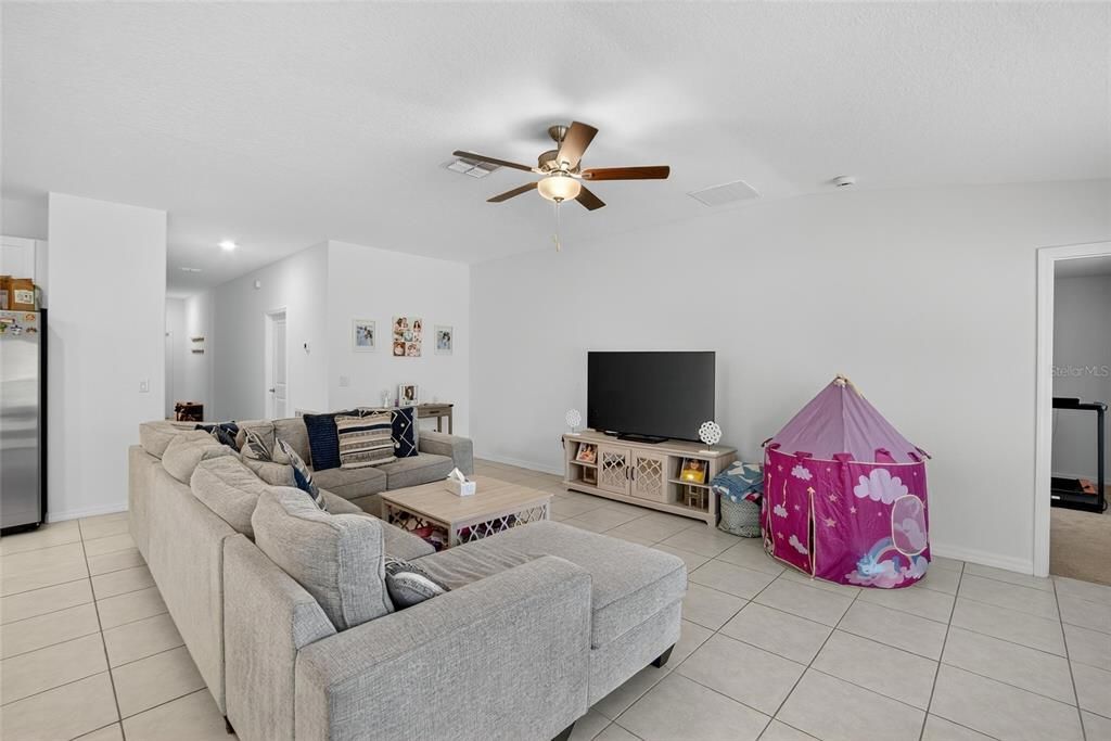 For Sale: $324,500 (4 beds, 2 baths, 1918 Square Feet)