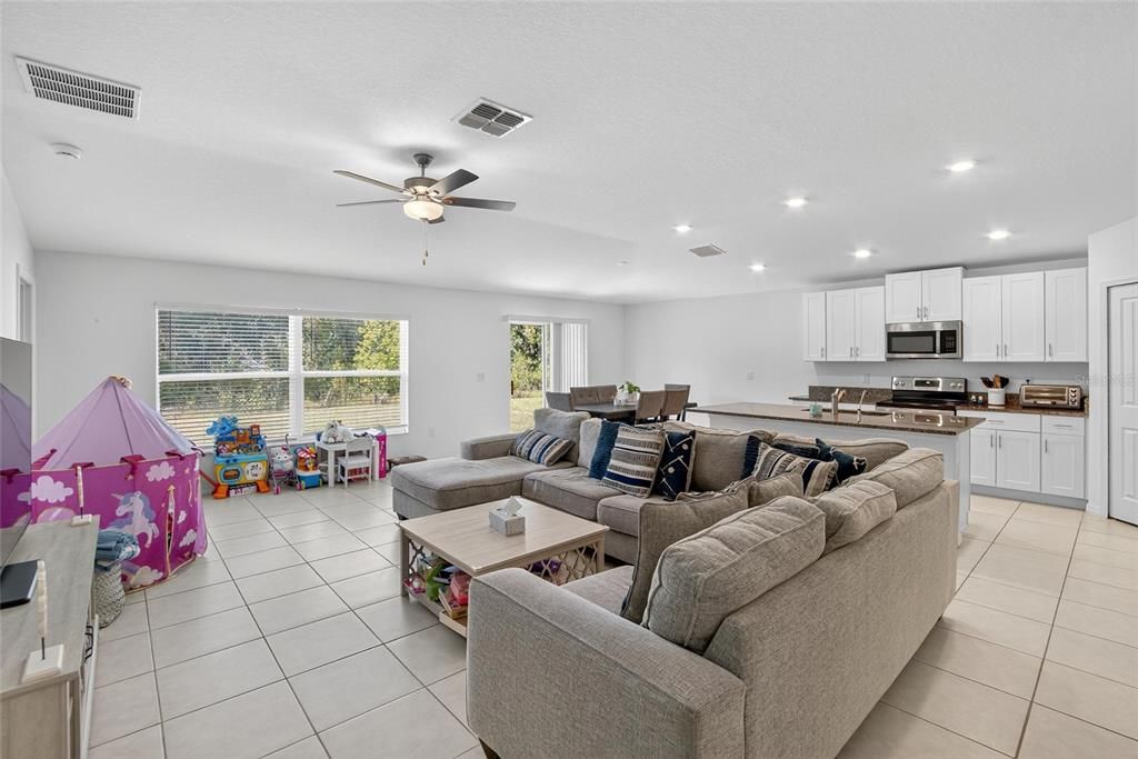 For Sale: $324,500 (4 beds, 2 baths, 1918 Square Feet)