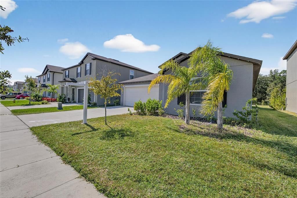 For Sale: $324,500 (4 beds, 2 baths, 1918 Square Feet)