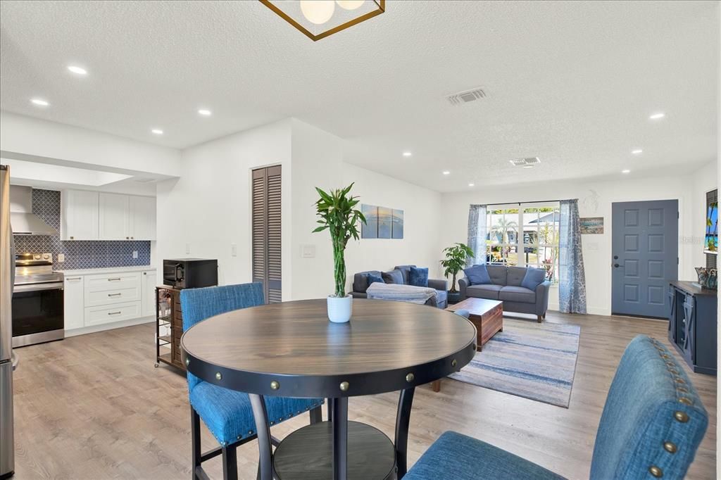 Active With Contract: $249,900 (2 beds, 2 baths, 1209 Square Feet)