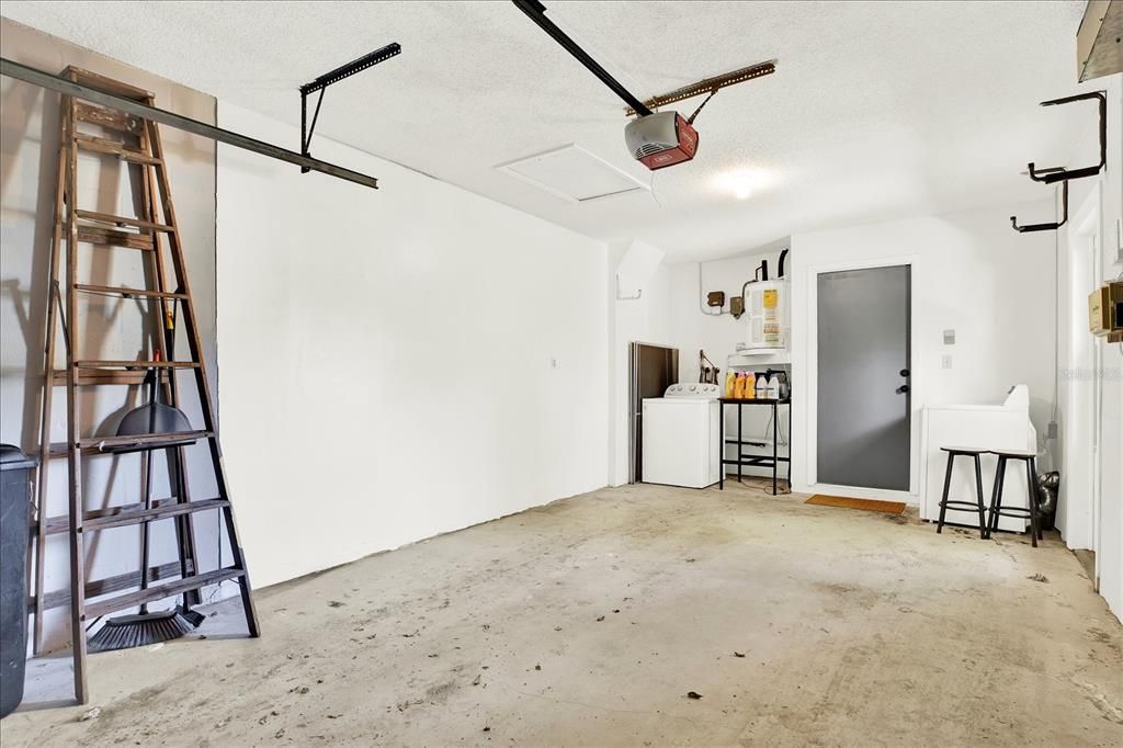 Active With Contract: $249,900 (2 beds, 2 baths, 1209 Square Feet)