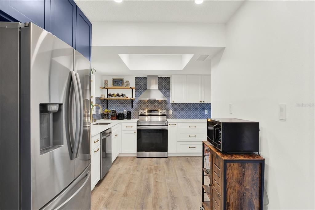 Active With Contract: $249,900 (2 beds, 2 baths, 1209 Square Feet)