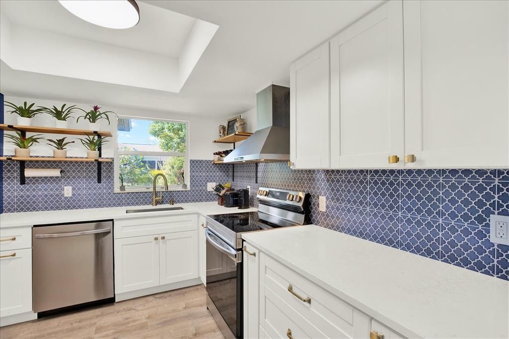 Active With Contract: $249,900 (2 beds, 2 baths, 1209 Square Feet)