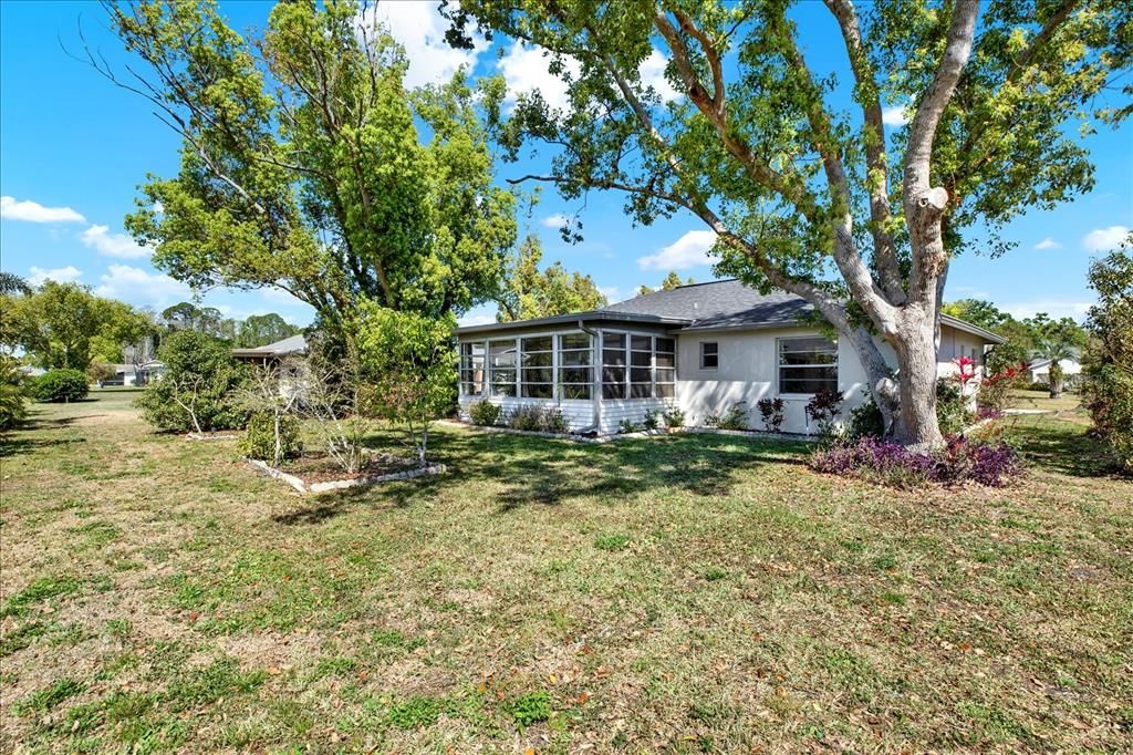 Active With Contract: $249,900 (2 beds, 2 baths, 1209 Square Feet)