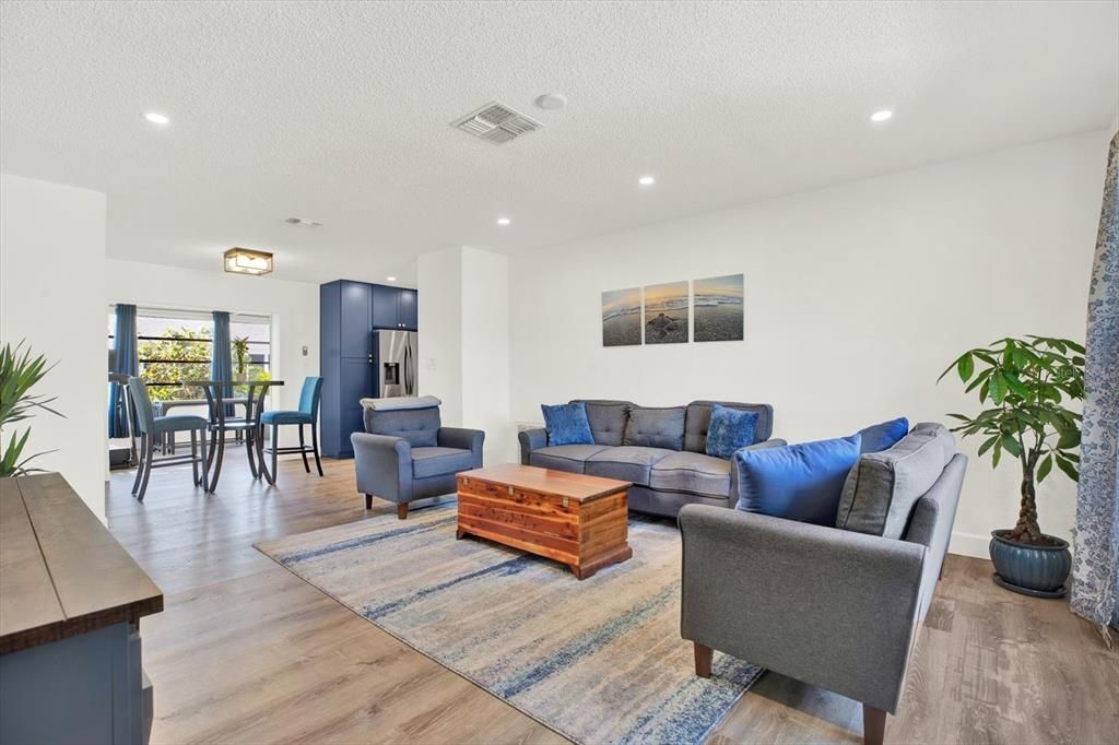 Active With Contract: $249,900 (2 beds, 2 baths, 1209 Square Feet)