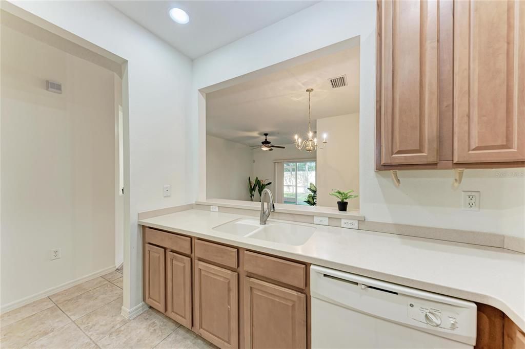 En Venta: $245,000 (3 camas, 2 baños, 1210 Pies cuadrados)