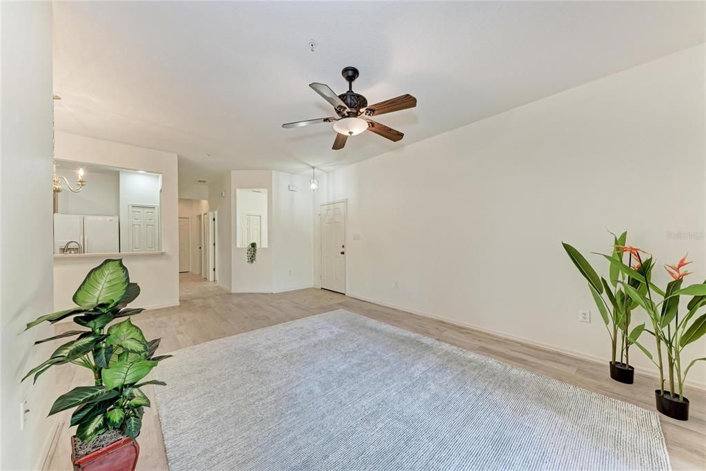 En Venta: $245,000 (3 camas, 2 baños, 1210 Pies cuadrados)