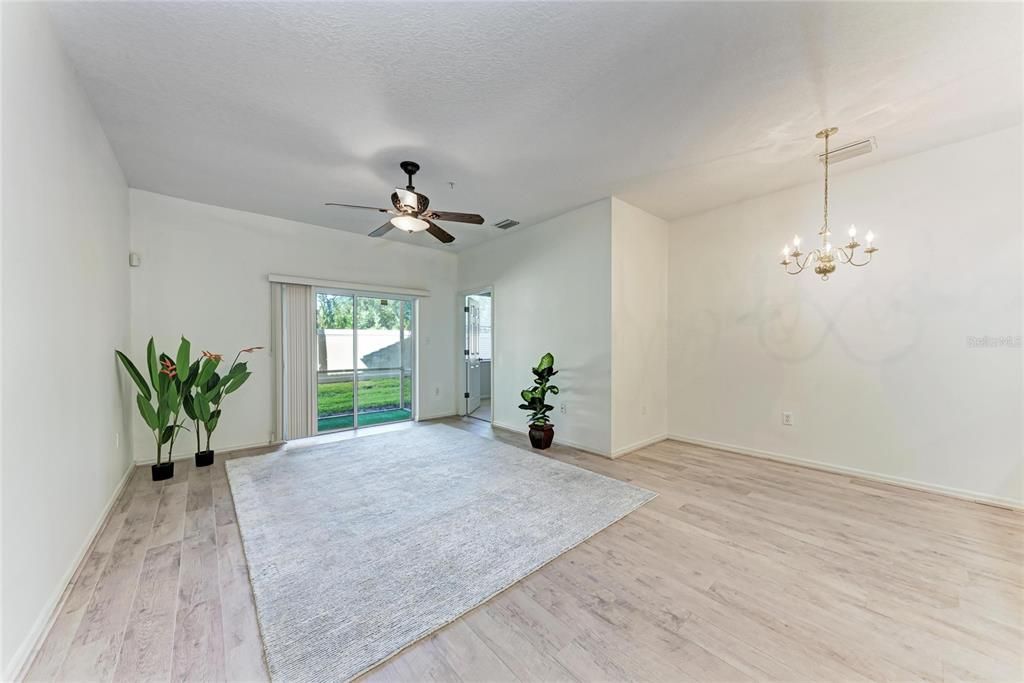 En Venta: $245,000 (3 camas, 2 baños, 1210 Pies cuadrados)