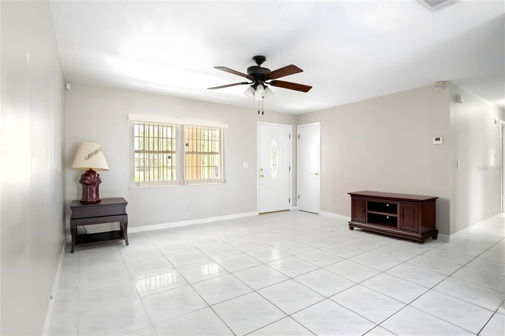 Active With Contract: $295,000 (3 beds, 2 baths, 1075 Square Feet)