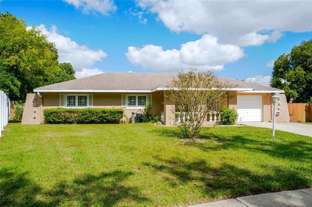 Active With Contract: $295,000 (3 beds, 2 baths, 1075 Square Feet)