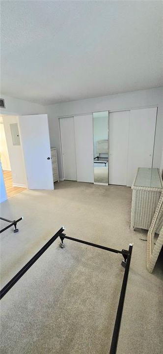 For Sale: $119,900 (1 beds, 1 baths, 700 Square Feet)