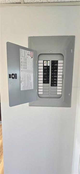 For Sale: $119,900 (1 beds, 1 baths, 700 Square Feet)