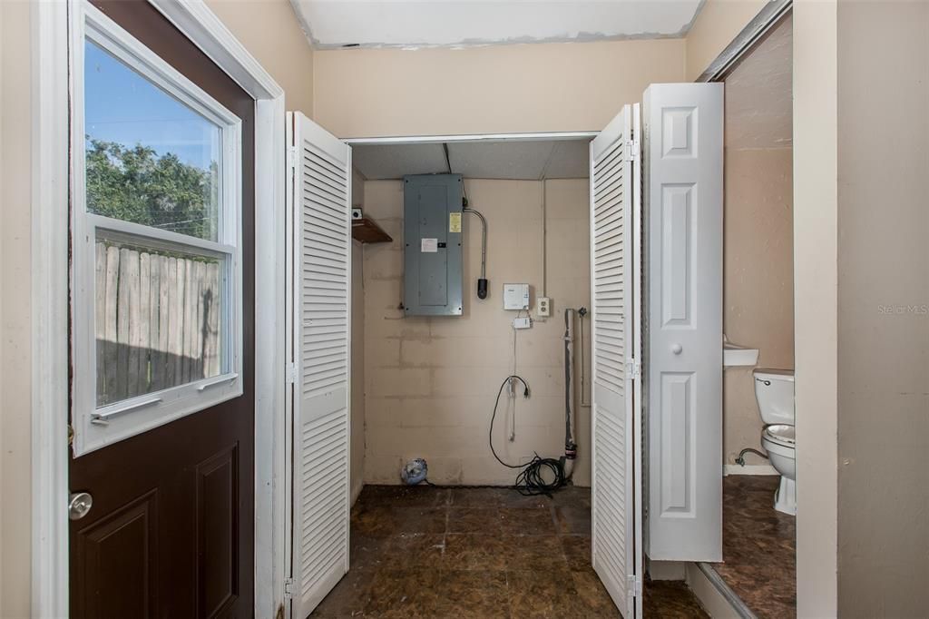 Active With Contract: $185,000 (2 beds, 2 baths, 1004 Square Feet)