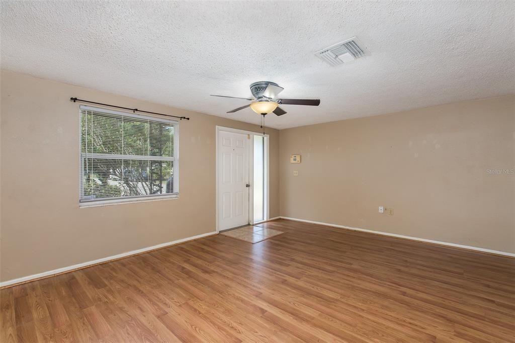 Active With Contract: $185,000 (2 beds, 2 baths, 1004 Square Feet)