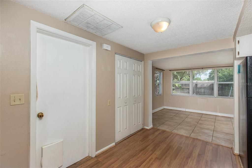 Active With Contract: $185,000 (2 beds, 2 baths, 1004 Square Feet)