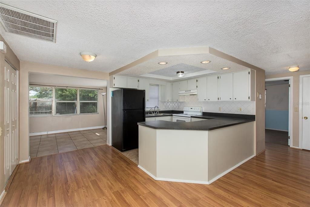 Active With Contract: $185,000 (2 beds, 2 baths, 1004 Square Feet)