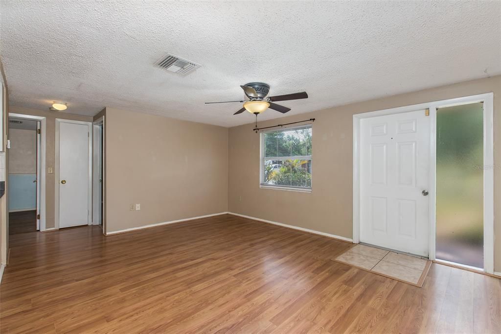 Active With Contract: $185,000 (2 beds, 2 baths, 1004 Square Feet)