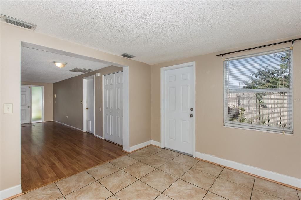 Active With Contract: $185,000 (2 beds, 2 baths, 1004 Square Feet)