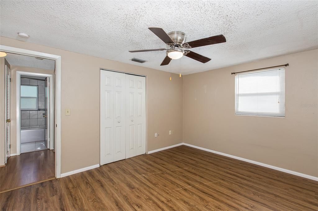 Active With Contract: $185,000 (2 beds, 2 baths, 1004 Square Feet)