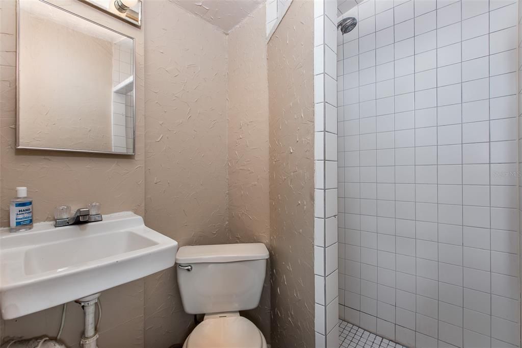 Active With Contract: $185,000 (2 beds, 2 baths, 1004 Square Feet)