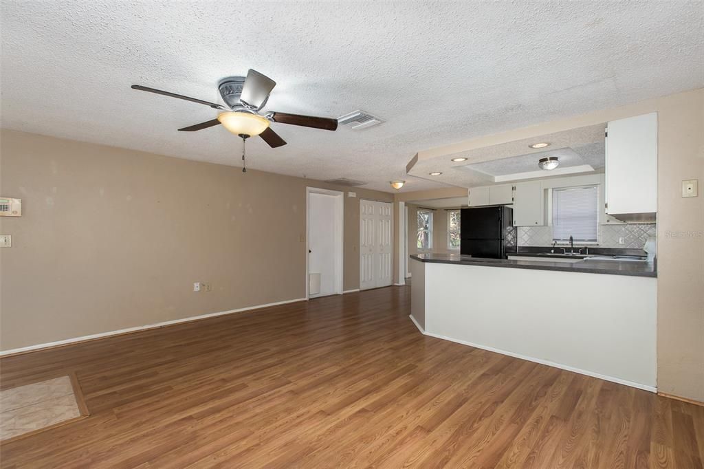 Active With Contract: $185,000 (2 beds, 2 baths, 1004 Square Feet)