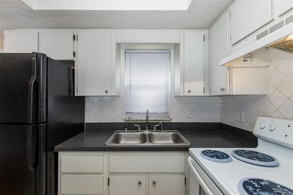 Active With Contract: $185,000 (2 beds, 2 baths, 1004 Square Feet)