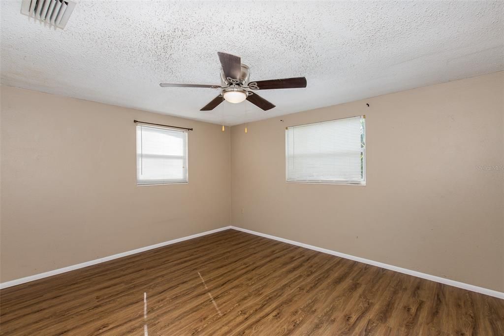 Active With Contract: $185,000 (2 beds, 2 baths, 1004 Square Feet)