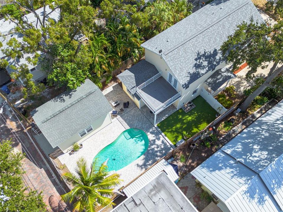 合同活跃: $1,050,000 (4 贝兹, 3 浴室, 2329 平方英尺)