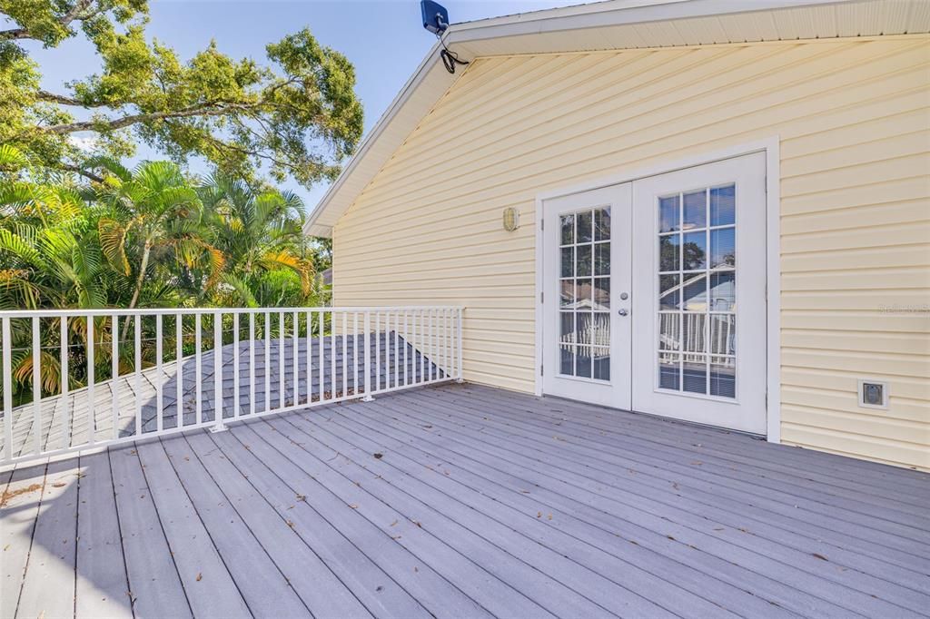 合同活跃: $1,050,000 (4 贝兹, 3 浴室, 2329 平方英尺)