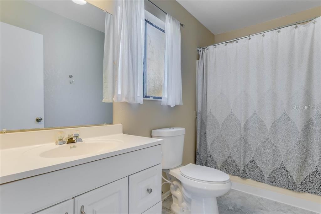 待售: $349,999 (4 贝兹, 2 浴室, 1586 平方英尺)