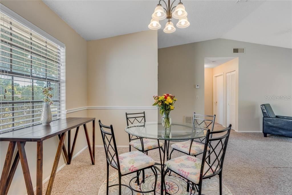 待售: $349,999 (4 贝兹, 2 浴室, 1586 平方英尺)