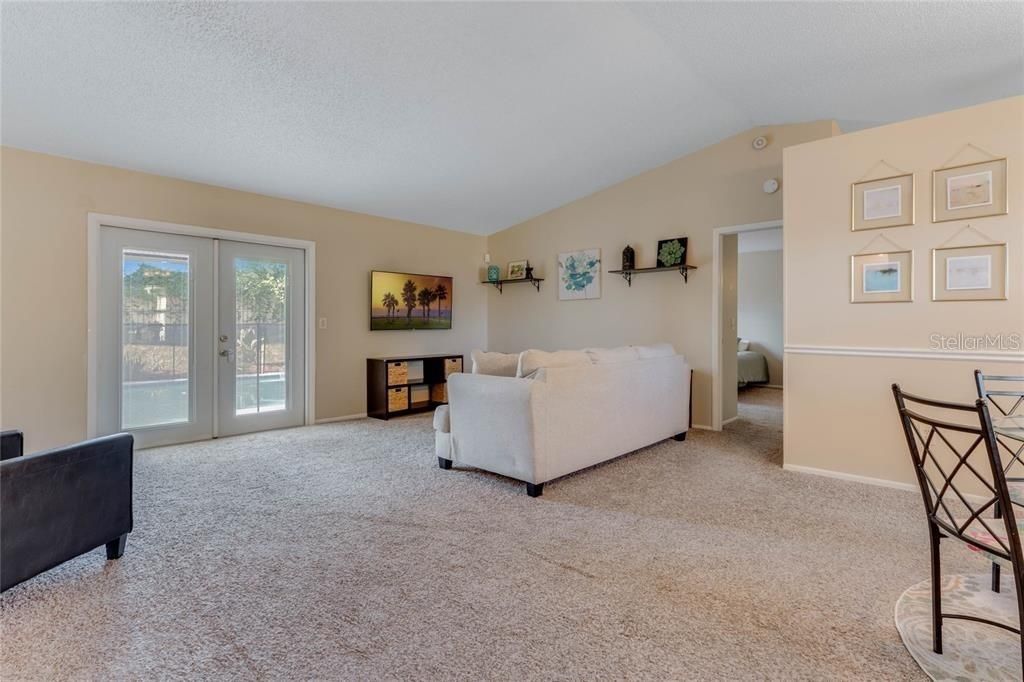 待售: $349,999 (4 贝兹, 2 浴室, 1586 平方英尺)