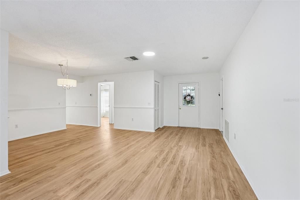 For Sale: $279,000 (2 beds, 2 baths, 1465 Square Feet)