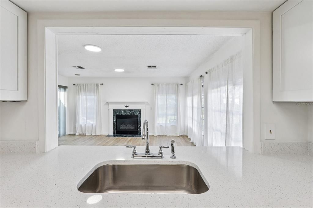 For Sale: $279,000 (2 beds, 2 baths, 1465 Square Feet)