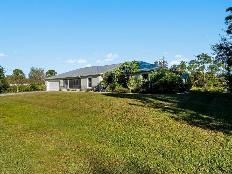 For Sale: $589,900 (5 beds, 3 baths, 2200 Square Feet)