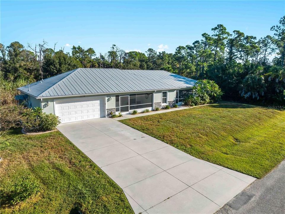 For Sale: $589,900 (5 beds, 3 baths, 2200 Square Feet)