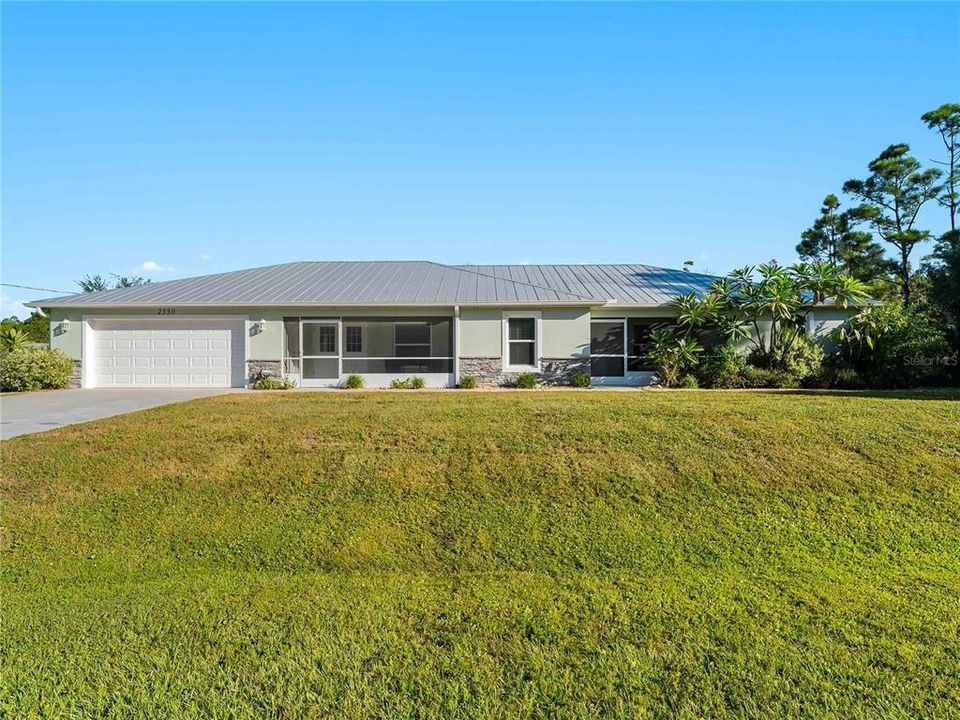 For Sale: $589,900 (5 beds, 3 baths, 2200 Square Feet)