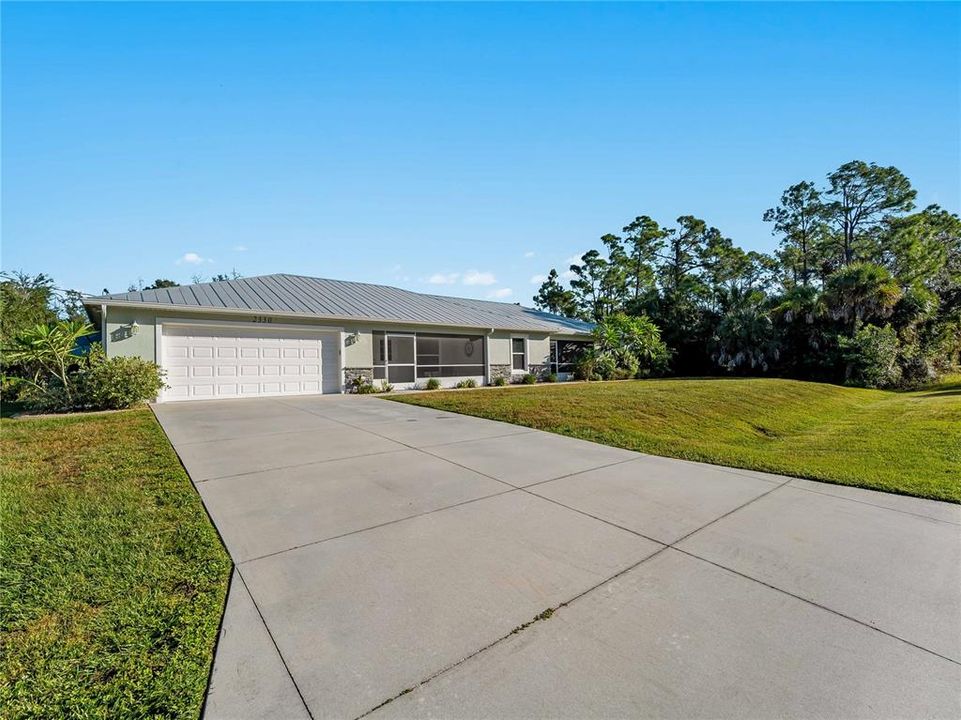 For Sale: $589,900 (5 beds, 3 baths, 2200 Square Feet)