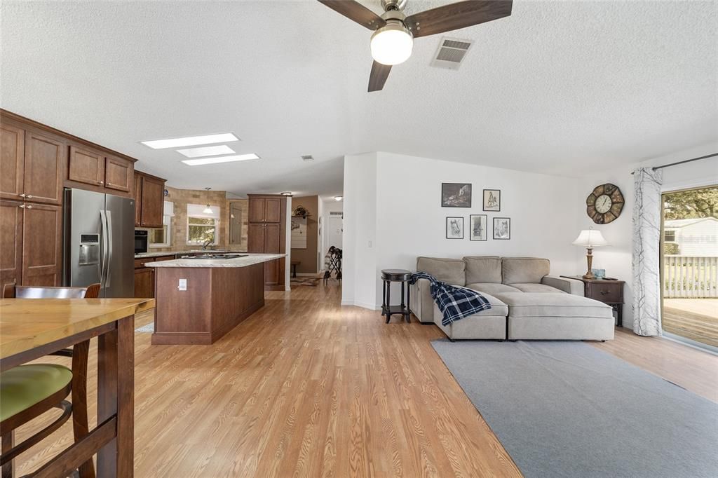 Active With Contract: $399,900 (2 beds, 2 baths, 1446 Square Feet)