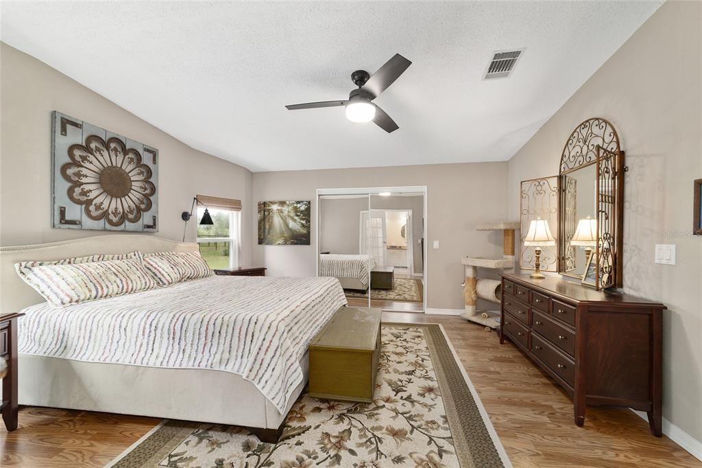 Active With Contract: $399,900 (2 beds, 2 baths, 1446 Square Feet)