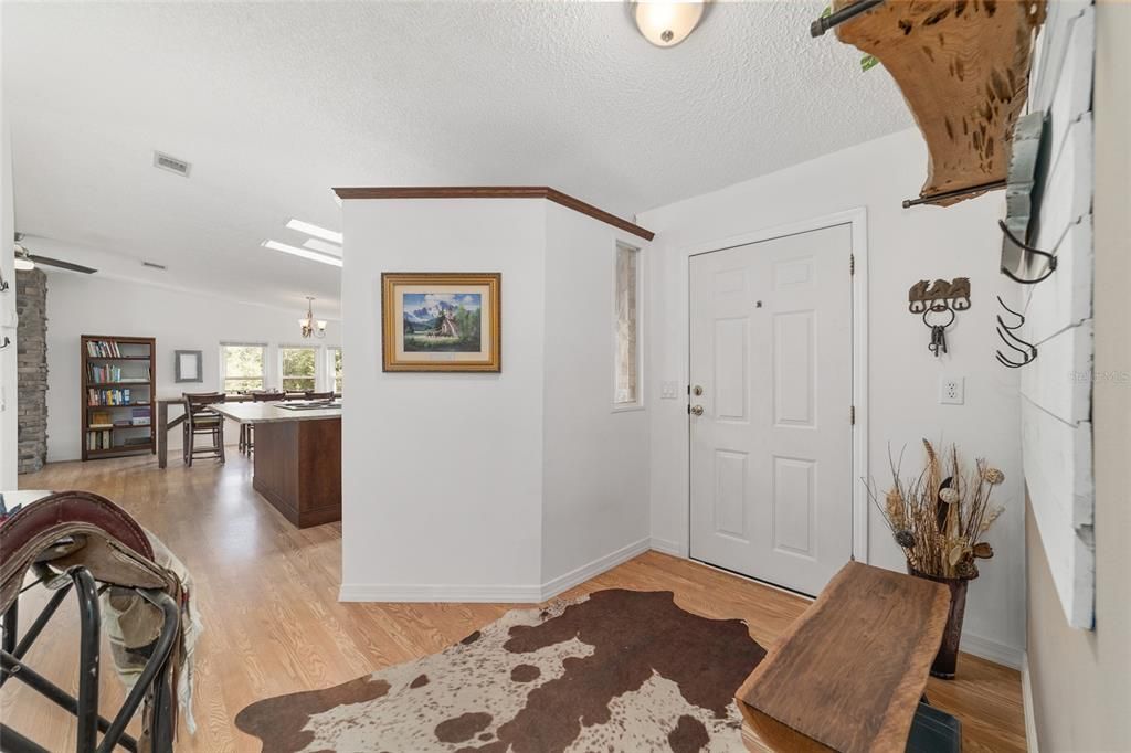 Active With Contract: $399,900 (2 beds, 2 baths, 1446 Square Feet)